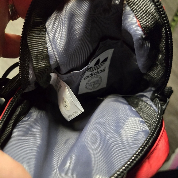 Adidas Small‎ Crossbody Bag  In Red & Black With Adjustable Strap NwOT - Picture 4 of 9